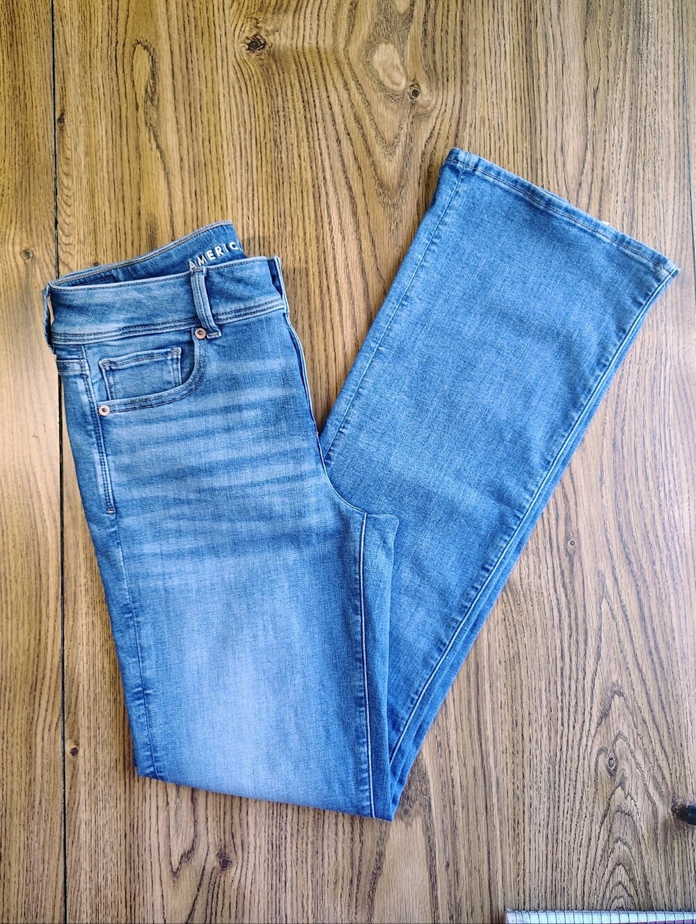 American Eagle Kick Bootcut Mid Rise Women's Jeans Medium Wash sz 10. - Picture 4 of 16